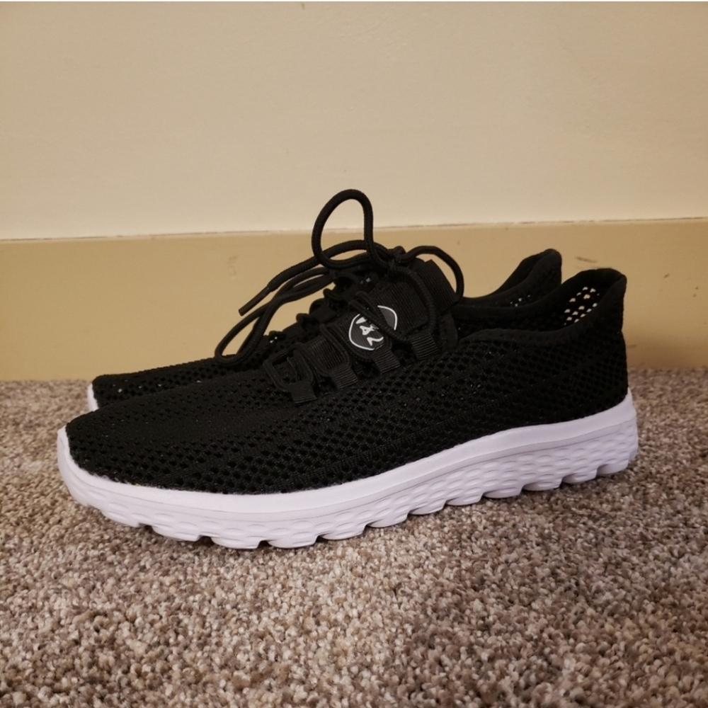 Brand new!! New women's Amazon black & white athletic shoes size 9